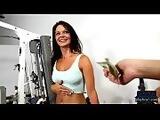 Amateur gym hottie does a naked workout on a cock for money